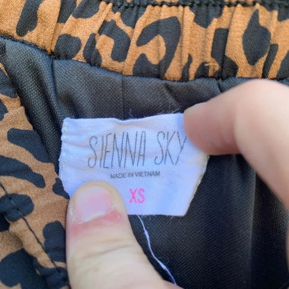 SIENNA Sky women's XS lined cheetah print shorts - Picture 2 of 3